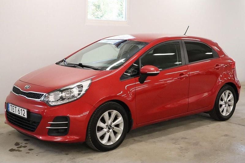 Röd Begagnad 2014 Kia Rio Comfort Halvkombi | 59 900 kr (Marknadspris) - Bild 1/4