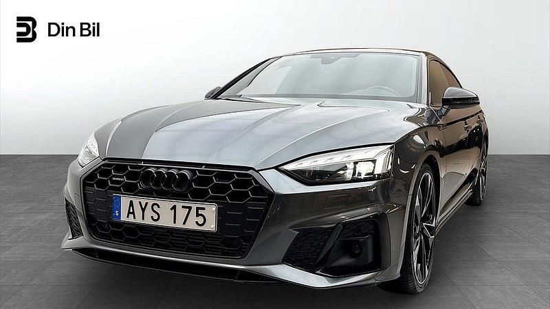 Daytonagrå pärleffekt Begagnad 2022 Audi A5 Sportback S-Line Halvkombi | 459 000 kr (Dyr) - Bild 1/4