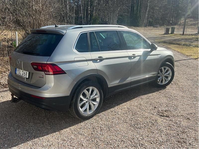 Silver Begagnad 2018 VW Tiguan SUV | 185 000 kr (Bra pris) - Bild 1/4