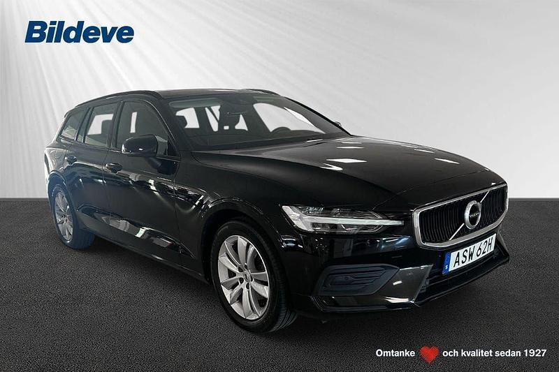 Svart Begagnad 2019 Volvo V60 Momentum Kombi | 299 900 kr (Marknadspris) - Bild 1/4