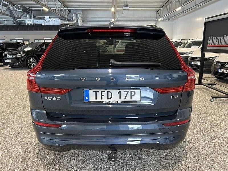 Begagnad Volvo XC60 Momentum 197 HK (144 kW) 2021 Mörkblå SUV