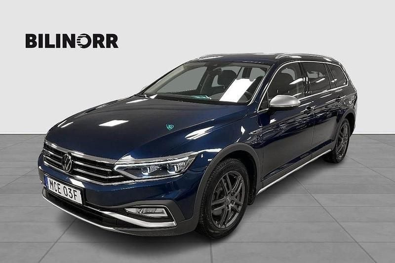 Blå Begagnad 2022 VW Passat Alltrack Kombi | 344 900 kr (Marknadspris) - Bild 1/4