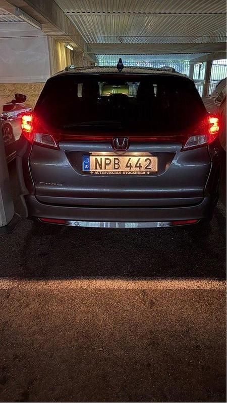 Grå Begagnad 2014 Honda Civic Kombi | 134 500 kr (Marknadspris) - Bild 1/4