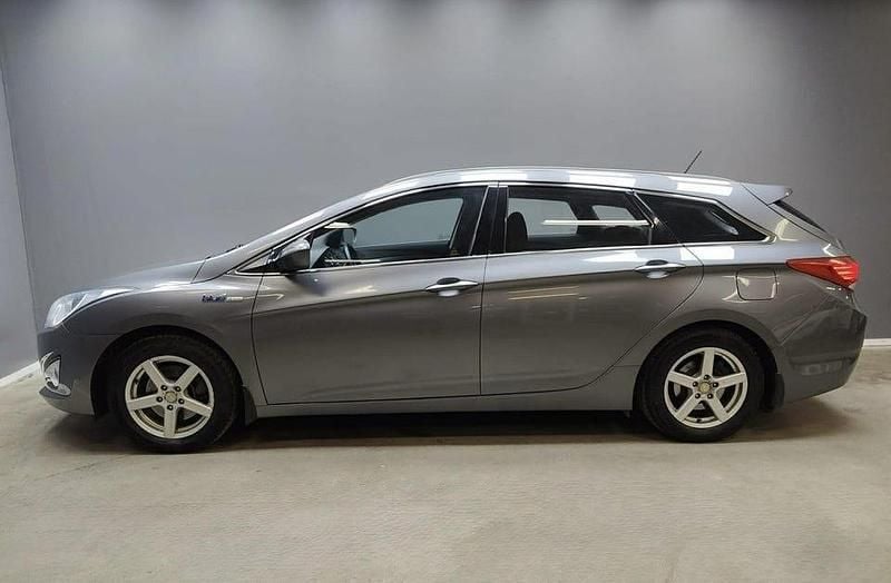 Begagnad Hyundai i40 Select 116 HK (85 kW) 2012 Silver Kombi