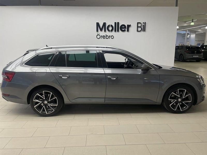 Begagnad Skoda Superb Style 200 HK (147 kW) 2022 Grå Kombi