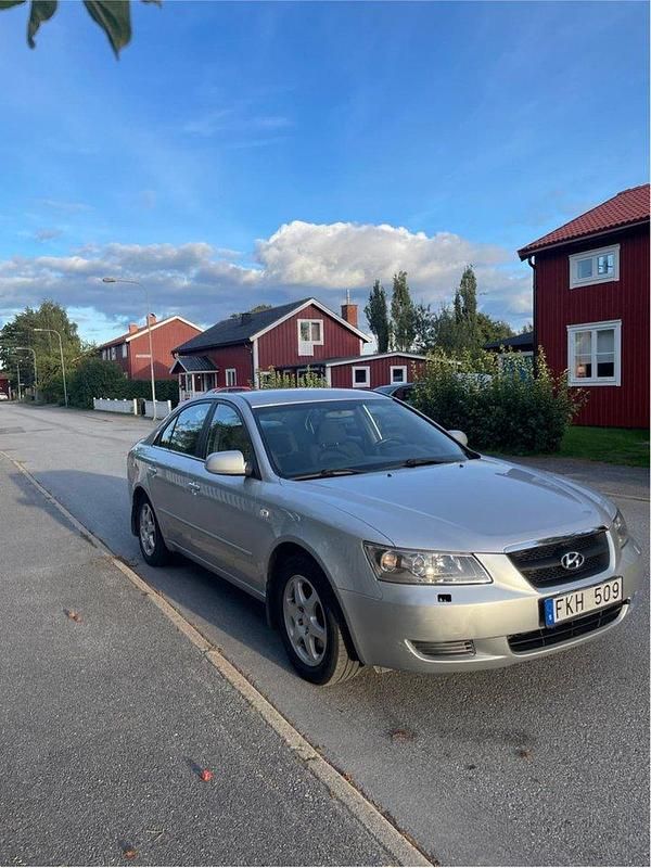 Silver Begagnad 2007 Hyundai Sonata Sedan | 24 000 kr (Superpris) - Bild 1/4