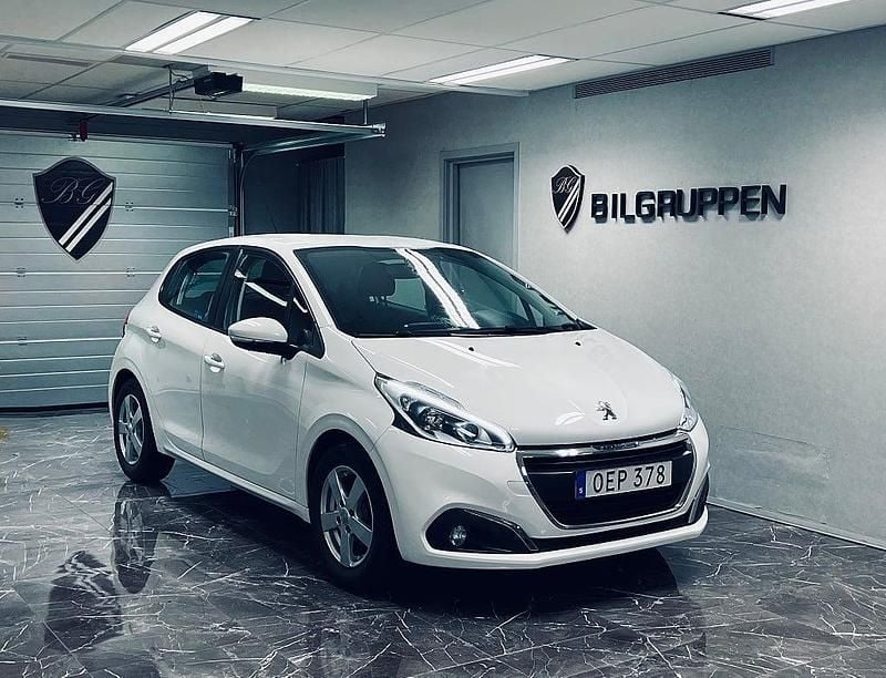 Banquise white Begagnad 2016 Peugeot 208 Active Halvkombi | 94 900 kr (Marknadspris) - Bild 1/4