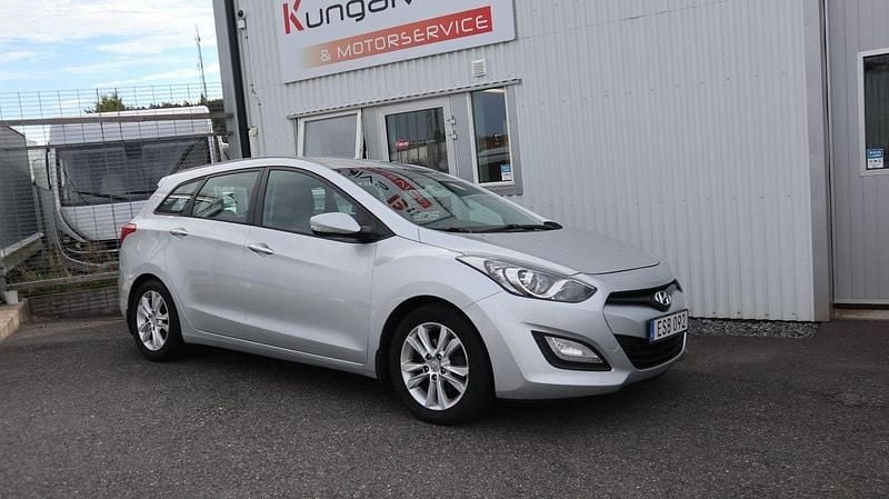 Silver Begagnad 2013 Hyundai i30 Kombi | 44 500 kr (Bra pris) - Bild 1/4