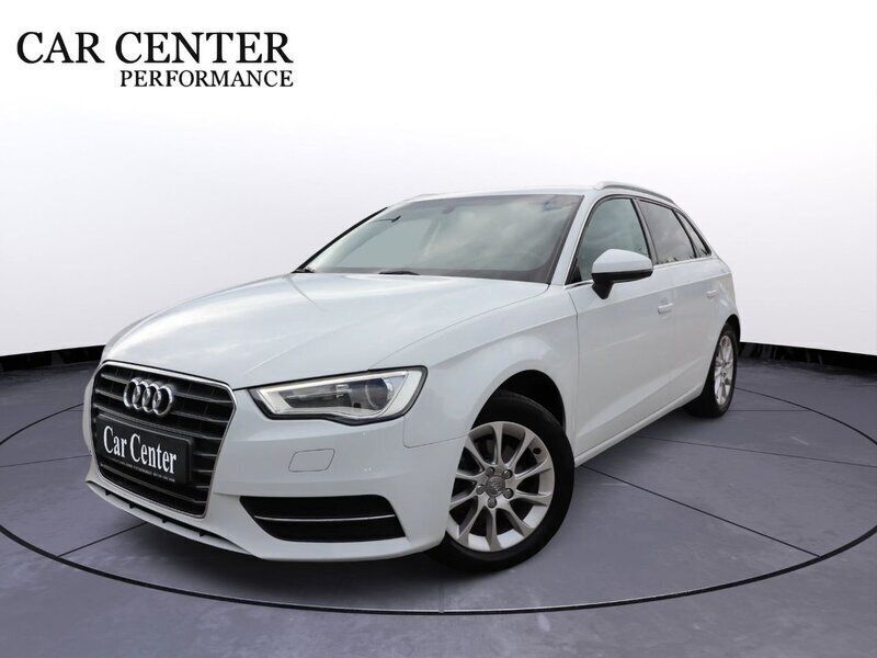 Vit Begagnad 2015 Audi A3 Sportback Attraction Halvkombi | 144 900 kr (Marknadspris) - Bild 1/4