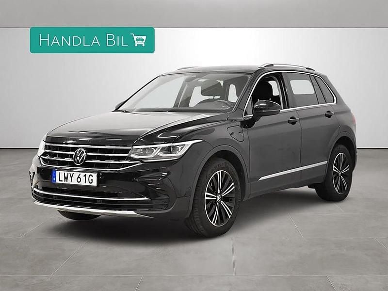 Svart Begagnad 2022 VW Tiguan SUV | 274 800 kr (Superpris) - Bild 1/4