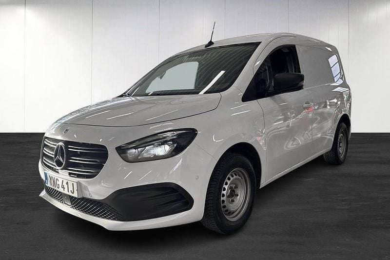 Vit Begagnad 2023 Mercedes Citan 110 | 199 000 kr (Marknadspris) - Bild 1/4