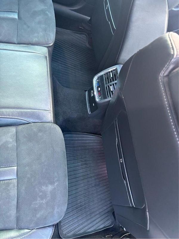 Grå Begagnad 2021 Skoda Octavia Style Kombi | 169 000 kr (Dyr) - Bild 1/4