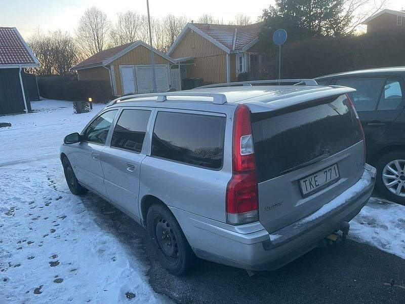 Begagnad 2002 Volvo V70 Kombi | 29 800 kr (Marknadspris) - Bild 1/4