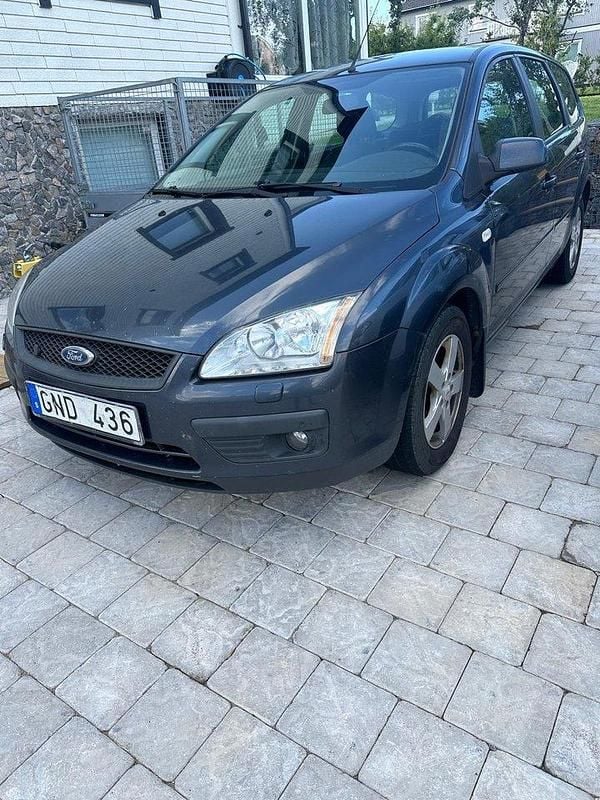 Grå Begagnad 2008 Ford Focus Kombi | 17 000 kr (Bra pris) - Bild 1/4