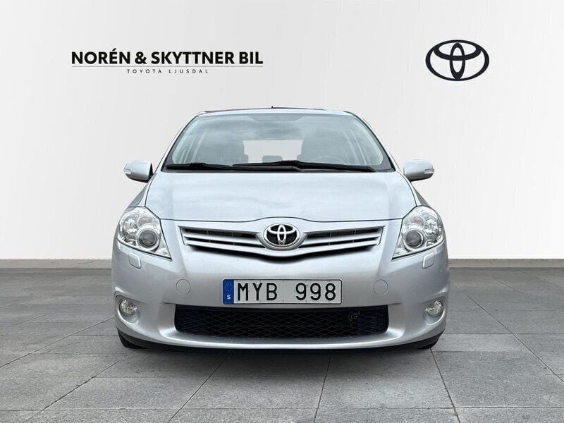 Silver Begagnad 2012 Toyota Auris Edition Halvkombi | 79 000 kr - Bild 1/1