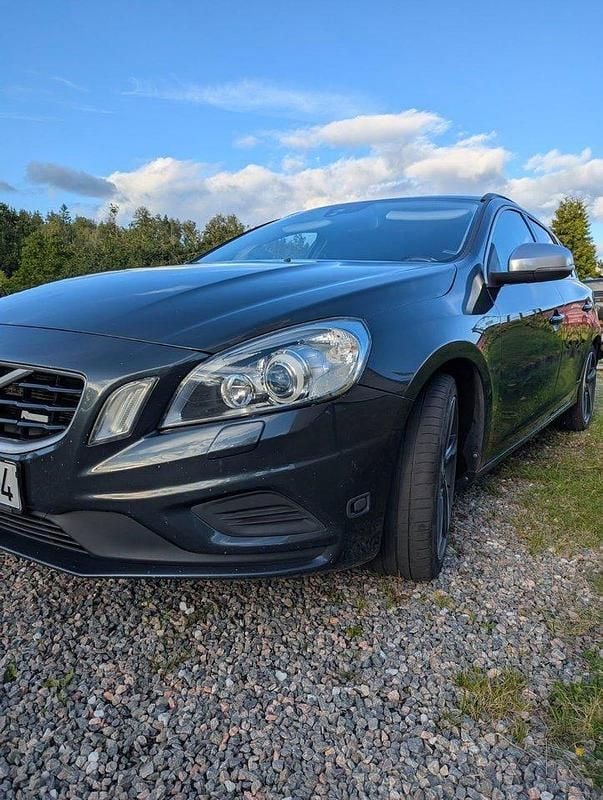 Grå Begagnad 2012 Volvo V60 R-Design Kombi | 85 000 kr (Bra pris) - Bild 1/4