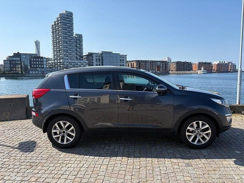 Grå Begagnad 2015 Kia Sportage SUV | 89 900 kr (Bra pris) - Bild 1/4