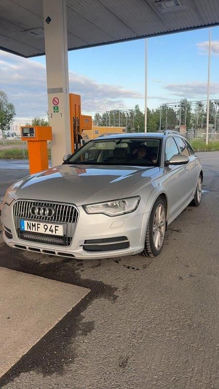 Silver Begagnad 2014 Audi A6 Allroad Kombi | 170 000 kr (Marknadspris) - Bild 1/4