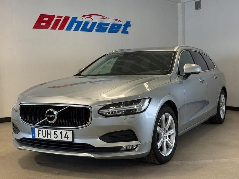 Begagnad Volvo V90 Momentum 190 HK (139 kW) 2017 Silver Kombi