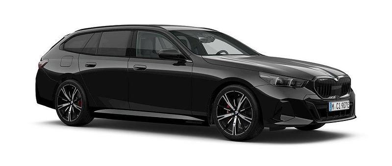 Svart Ny 2025 BMW 530e M Sport Kombi | 763 900 kr (Marknadspris) - Bild 1/4