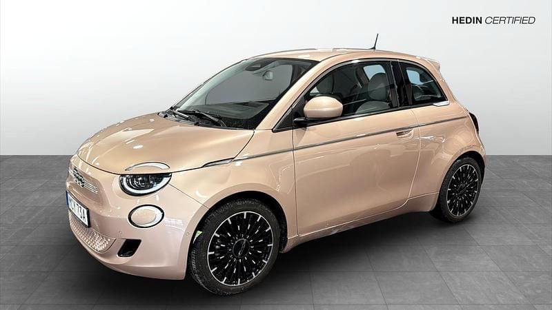 Röd Begagnad 2021 Fiat 500e La Prima Sedan | 184 900 kr - Bild 1/4