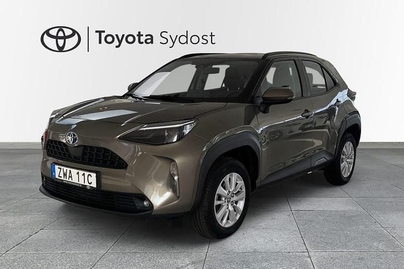 Grön Begagnad 2023 Toyota Yaris Hybrid Active SUV | 264 000 kr (Marknadspris) - Bild 1/3