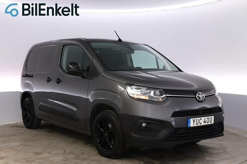 Grå Begagnad 2022 Toyota Proace City City Van | 258 900 kr (Marknadspris) - Bild 1/4