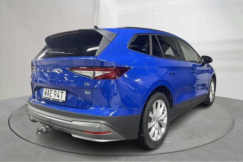Begagnad Skoda Enyaq iV 132 kW (180 HK) 2023 Blå SUV
