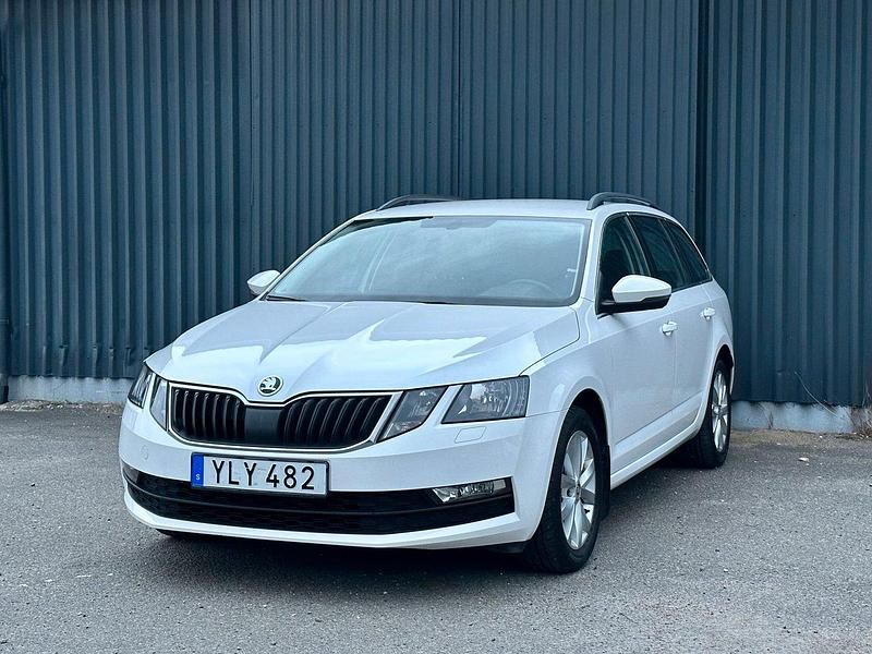 Vit Begagnad 2018 Skoda Octavia G-TEC Kombi | 159 000 kr - Bild 1/4