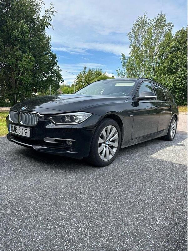 Svart Begagnad 2015 BMW 320 Kombi | 195 000 kr (Marknadspris) - Bild 1/3