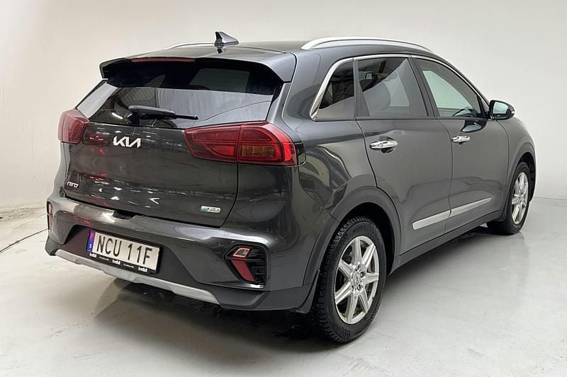 Begagnad Kia Niro 141 HK (103 kW) 2022 Grå SUV