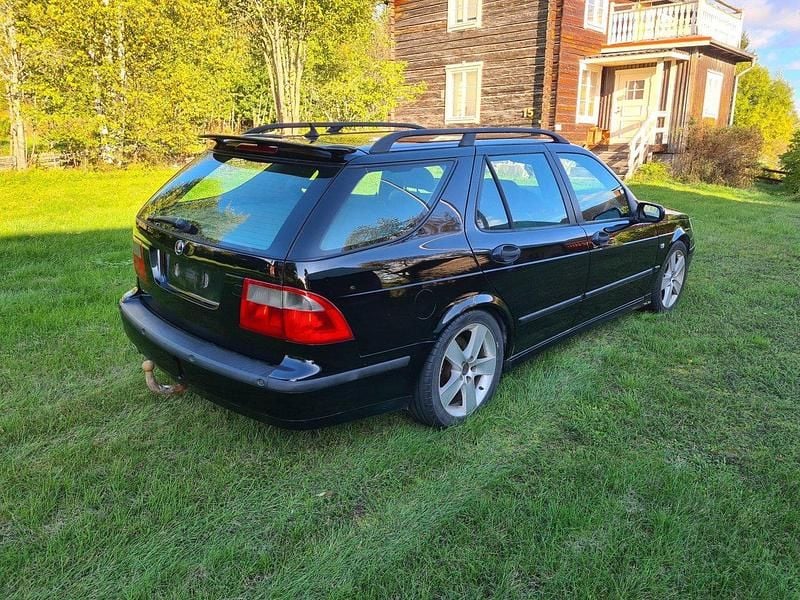 Svart Begagnad 2003 Saab 9-5 Aero Kombi | 15 000 kr (Marknadspris) - Bild 1/4