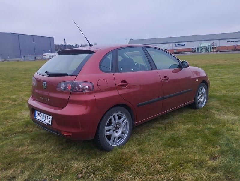 Begagnad Seat Ibiza 86 HK (63 kW) 2007 Röd Halvkombi
