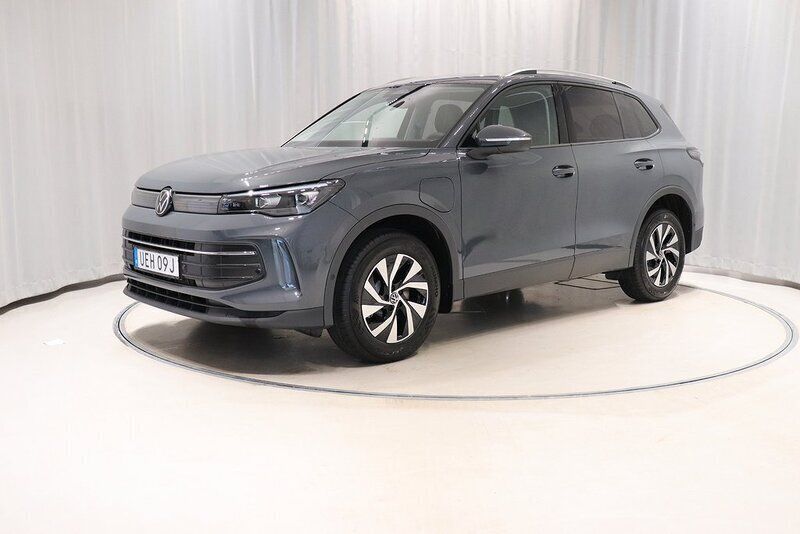 Mörkgrå Begagnad 2025 VW Tiguan Edition SUV | 479 800 kr (Lite dyr) - Bild 1/4