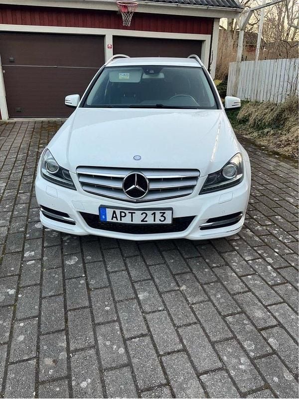 Vit Begagnad 2014 Mercedes C220 Avantgarde Kombi | 139 000 kr (Bra pris) - Bild 1/4