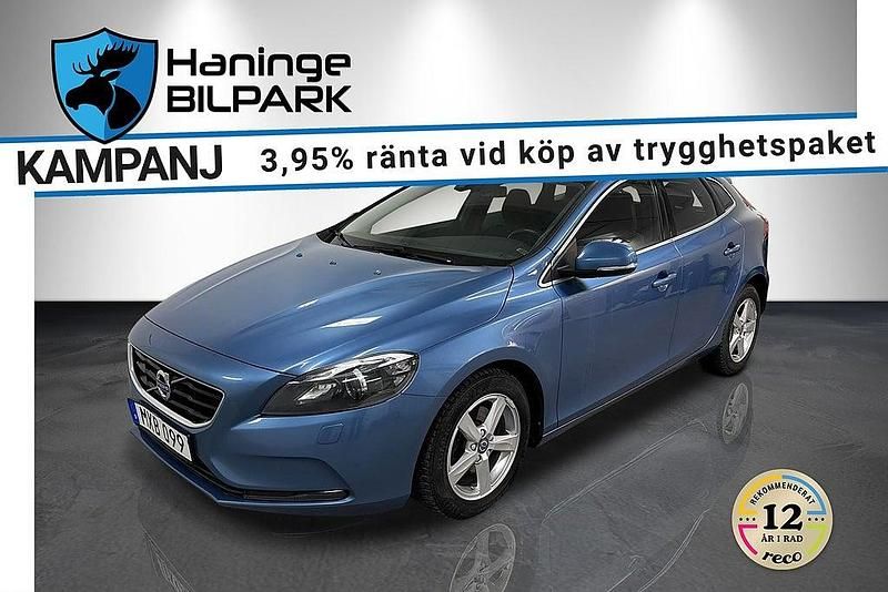 Blå Begagnad 2016 Volvo V40 Momentum Halvkombi | 119 995 kr (Marknadspris) - Bild 1/2