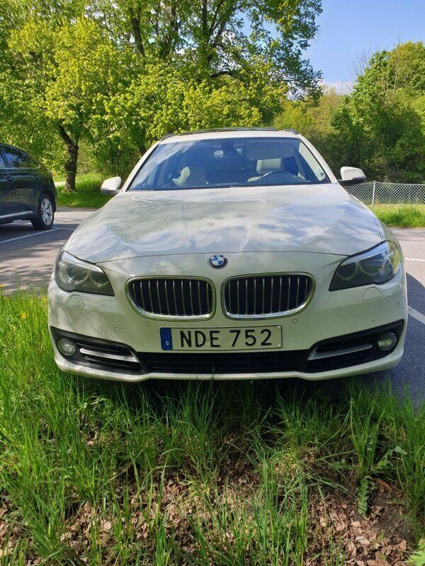 Vit Begagnad 2016 BMW 530 M Sport Kombi | 149 000 kr (Superpris) - Bild 1/4