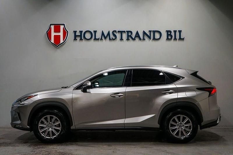 Ljusgrå Begagnad 2020 Lexus NX300h Business Edition SUV | 274 900 kr (Bra pris) - Bild 1/4