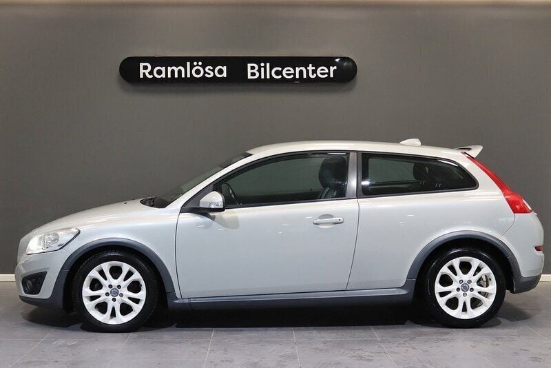 Vit Begagnad 2009 Volvo C30 Momentum Halvkombi | 59 900 kr (Marknadspris) - Bild 1/4