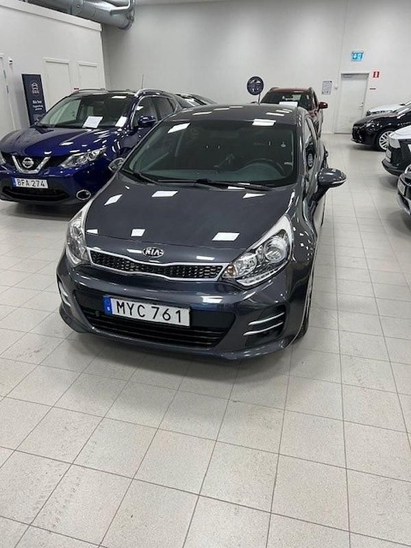 Grå Begagnad 2016 Kia Rio Halvkombi | 98 900 kr (Marknadspris) - Bild 1/1