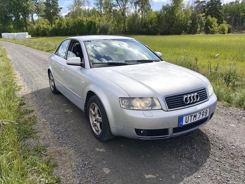 Silver Begagnad 2004 Audi A4 Comfort Sedan | 7 000 kr (Marknadspris) - Bild 1/4