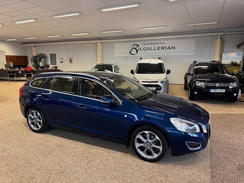 Blå Begagnad 2012 Volvo V60 Ocean Race Kombi | 78 000 kr (Marknadspris) - Bild 1/4