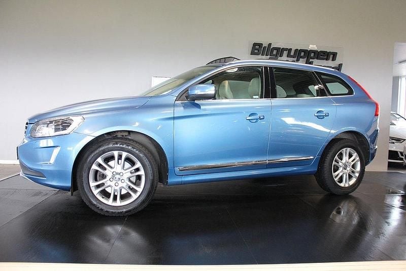 Blå (power blåmetallic ) Begagnad 2015 Volvo XC60 Summum SUV | 179 900 kr (Marknadspris) - Bild 1/3