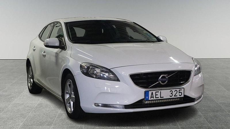 Vit Begagnad 2012 Volvo V40 Kinetic Kombi | 89 900 kr (Lite dyr) - Bild 1/4