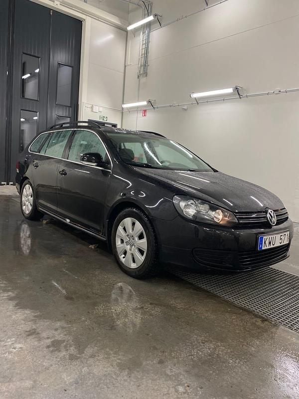 Begagnad VW Golf VI 105 HK (77 kW) 2011 Halvkombi