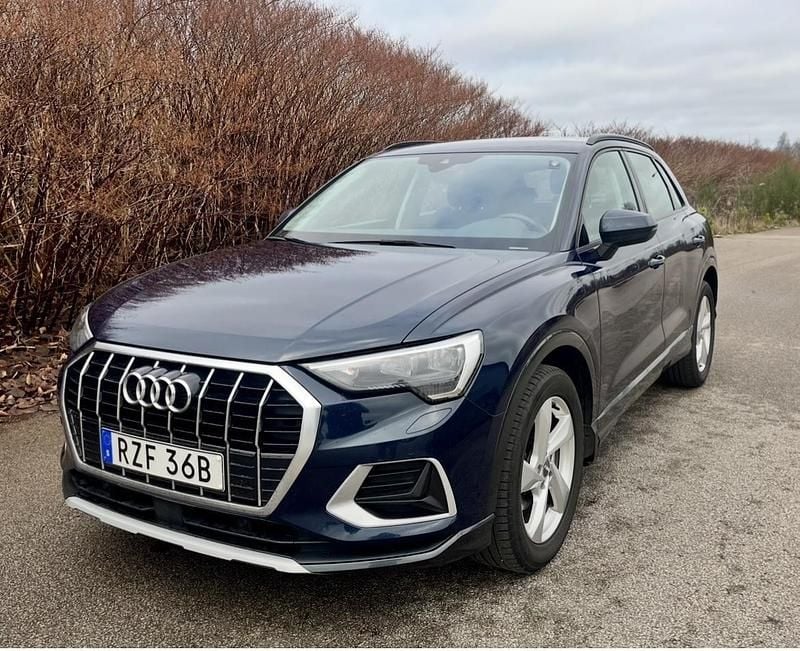 Blå Begagnad 2020 Audi Q3 Advanced SUV | 229 000 kr (Marknadspris) - Bild 1/4