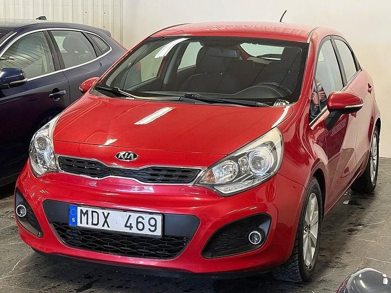Begagnad Kia Rio 109 HK (80 kW) 2011 Röd Halvkombi