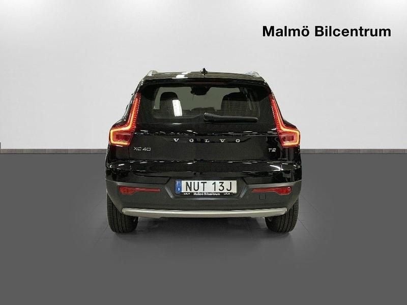 Begagnad Volvo XC40 Momentum 129 HK (94 kW) 2021 Svart SUV