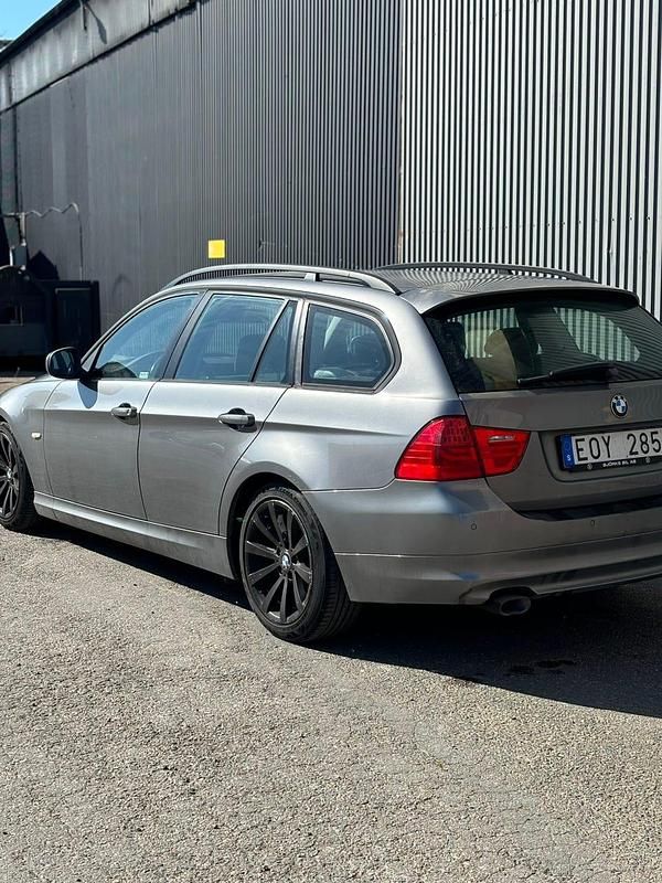 Begagnad BMW 320 177 HK (130 kW) 2009 Kombi