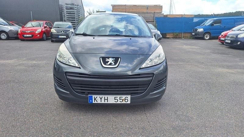 Mörkgrå (grå) Begagnad 2010 Peugeot 207 Halvkombi | 34 900 kr (Marknadspris) - Bild 1/4